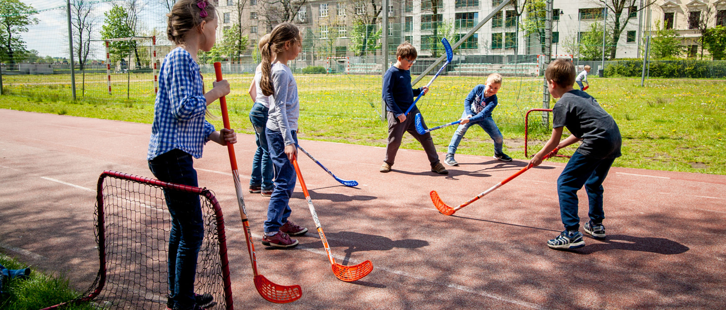 Zajęcia sportowe na stadionie MOS dla szkół biorących udział w lekcjach łyżwiarstwa